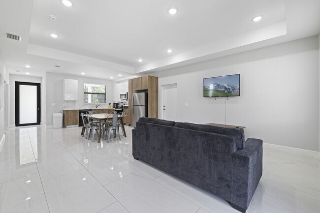 Photo - 2011 Olsen Ln