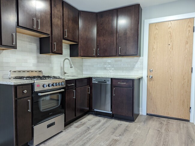 Photo - 456 W Barry Ave Apartments