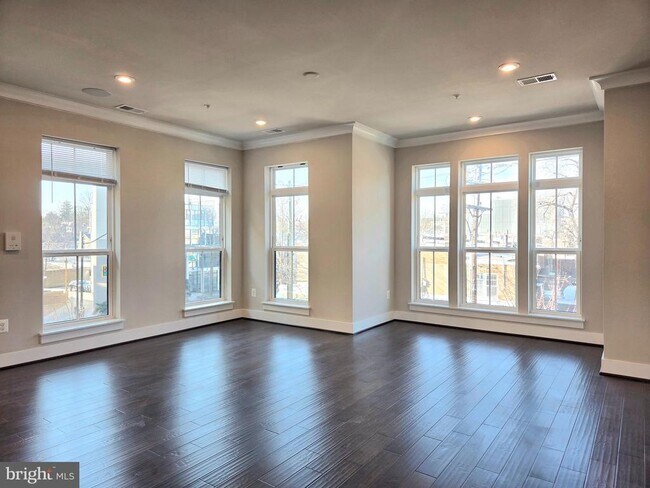 Photo - 820 Fern Pl NW