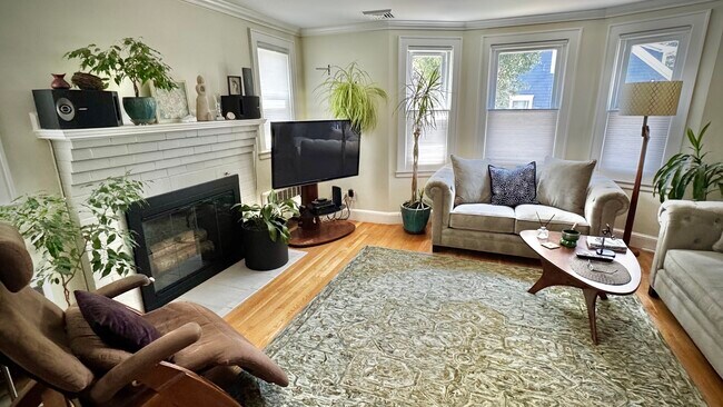 Photo - 311 Temple St