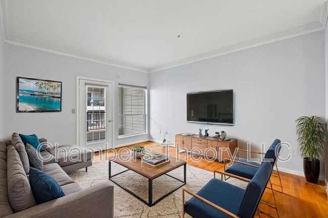 Building Photo - 4852 Eisenhower Ave Unit #237