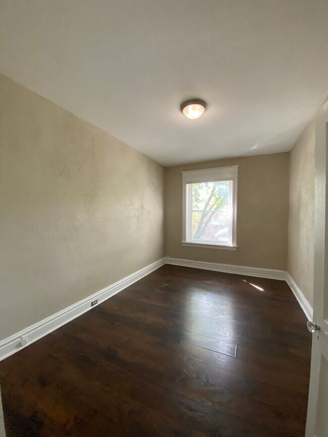 Photo - 3717 Bamberger Ave