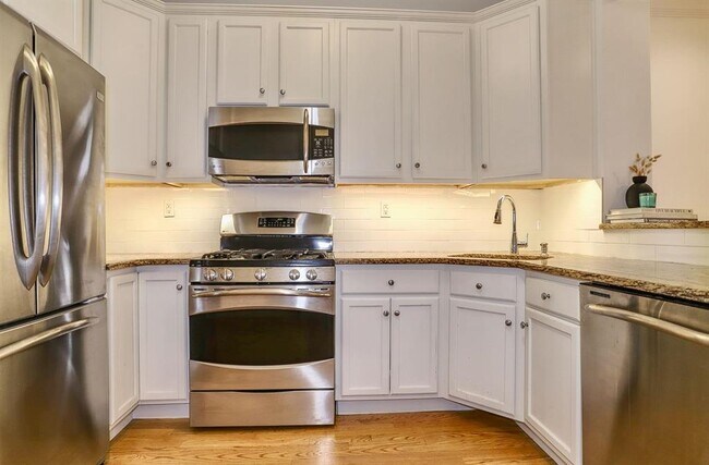 Photo - 1122 Hudson St Unit 2B