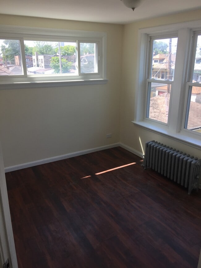 Photo - 1744 E 84th Pl Unidad 2