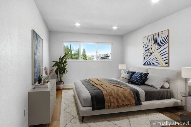 930 N Martel