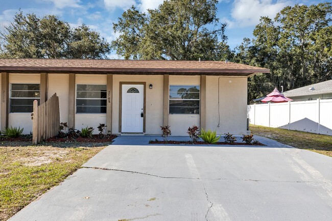 Photo - Spacious Upgraded 2-Bedroom Home with Modern Kitchenin Volusia County – Edgewater, FL