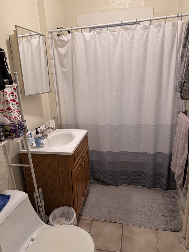 Photo - 132 1/2 Oxford St Unidad 12