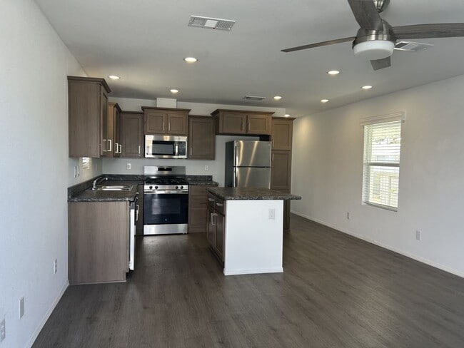 Photo - 1601 S Sandhill Rd