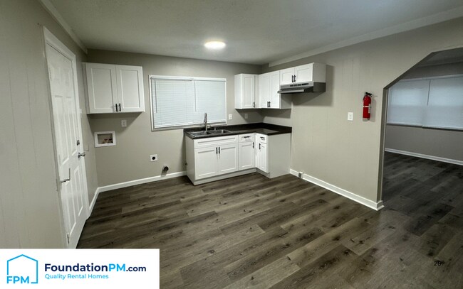 Photo - 1711 S Sutton Dr