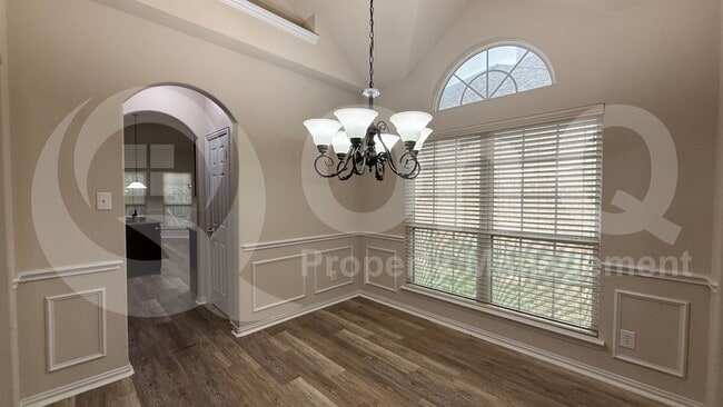 Photo - 1524 Somerset Road