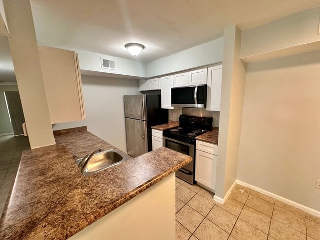 Photo - Spacious 2 Bed / 2 Bath Condo in Indian Lake – Ground Floor Unit Unidad 008
