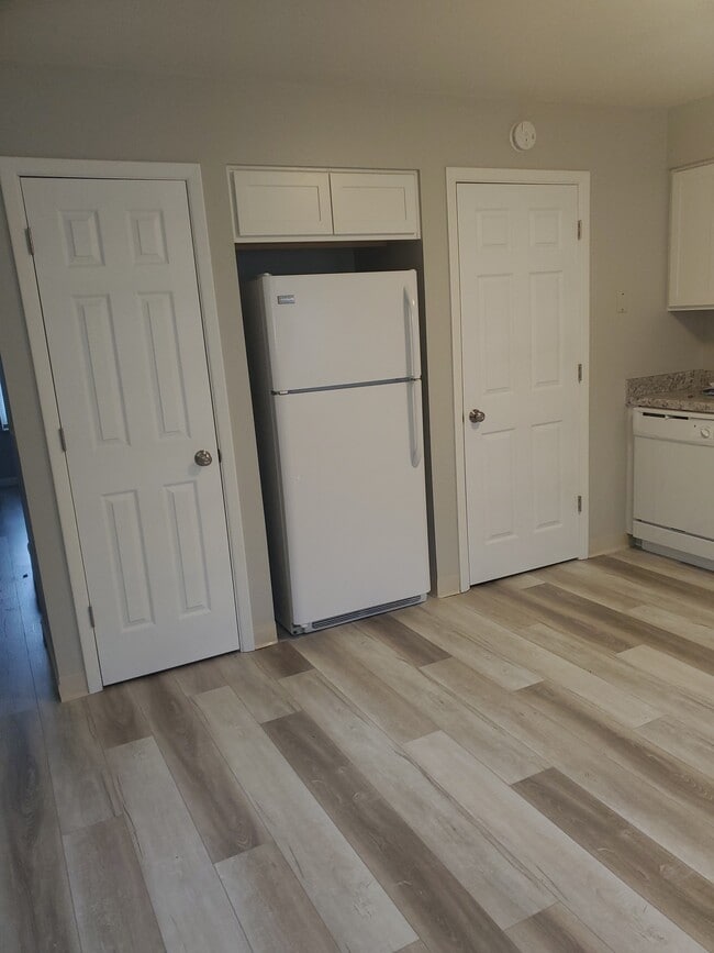 Photo - 20 Eastgate Ave W