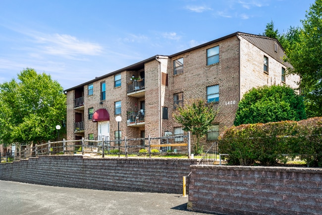 Photo - 1419 Valley Dr Apartment