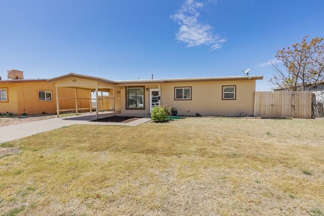 Building Photo - Charming 3 Bed 1 Bath Home