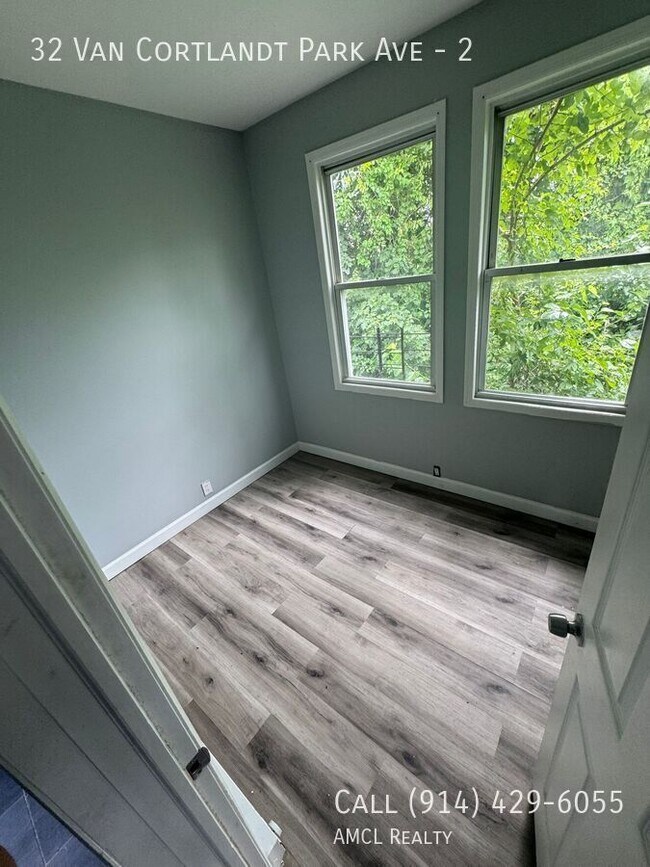 Photo - 32 Van Cortlandt Park Ave Unidad 2