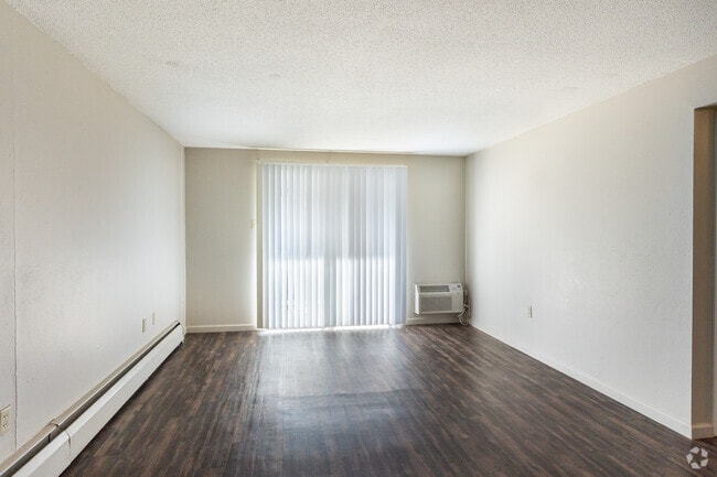 2 habitaciones, 1 baño - 825 pies cuadrados - Sala de estar