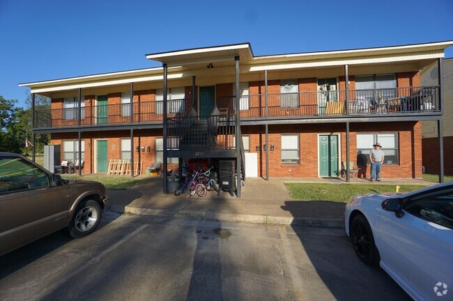 Building Photo - 2233 Alma Blvd Unit 4 Rental