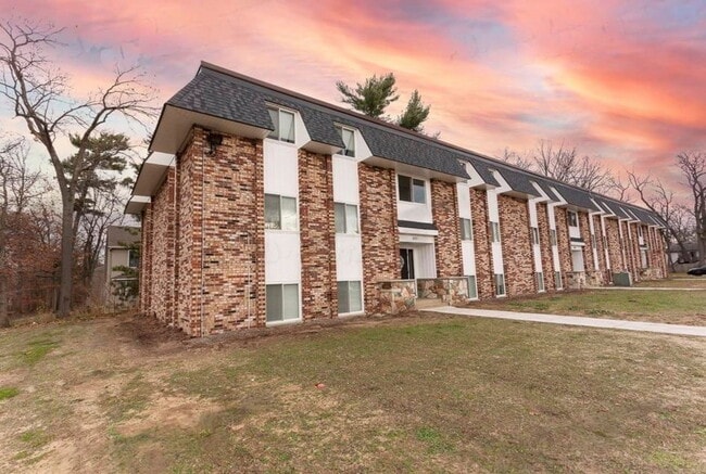 Building Photo - 4742 Eastern Ave SE Unit 205