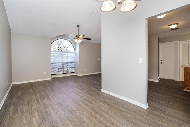 24 Bradford Ct
