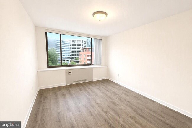 Photo - 1111 Arlington Blvd Unit 928