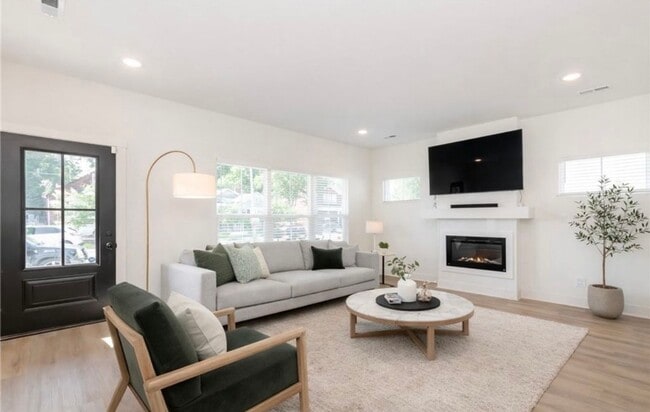 Photo - 3BR/2.5BA Home for Rent in Jeffersonville! Two Car Attached Garage!