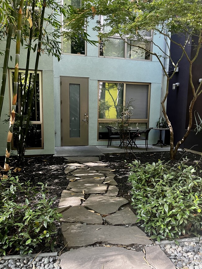 Porche - 1201 Pine St Unidad 157