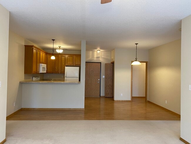 Building Photo - 2321 Bristol Dr Unit 0204