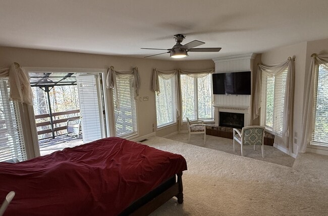 Photo - 833 Williamsburg Dr