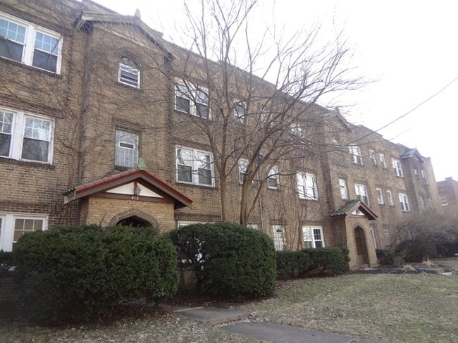 Photo - 415 Probasco St