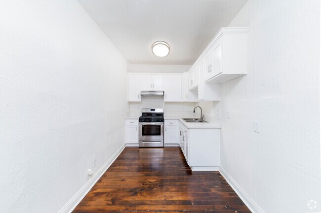 Studio, 1BA - 450SF