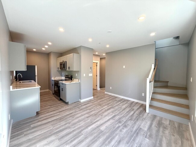 Building Photo - 176 Smith Ave Unit 1