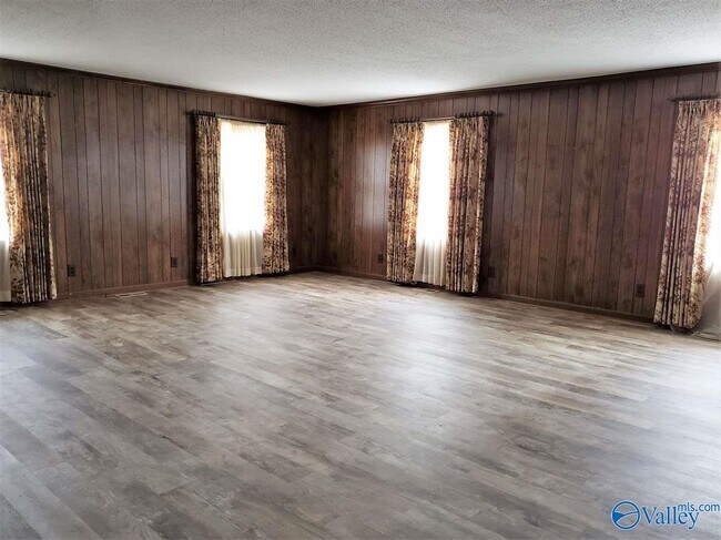 Photo - 209 Winthrop Dr SW