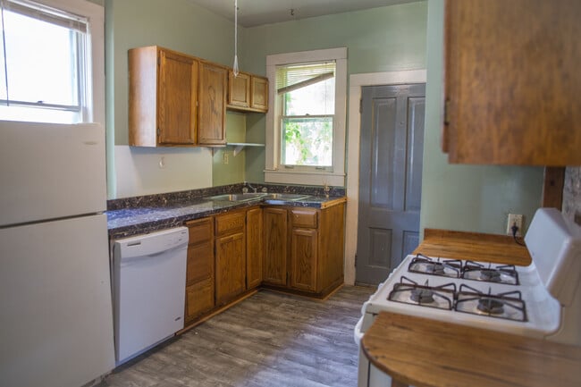 Photo - 2711 Delaware St SE