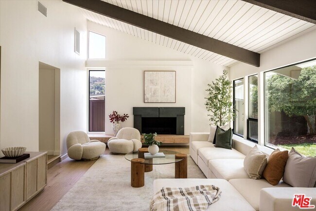 Photo - 2313 Banyan Dr