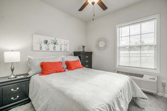 Photo - 195 W 12th St Unidad 102-1