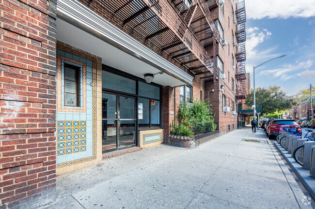 Photo - Pettit and Britton