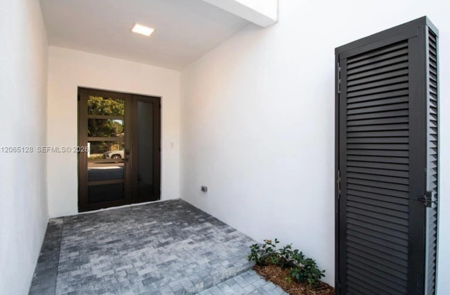 Photo - 6860 SW 80th St Unit 6860-ML A12065128