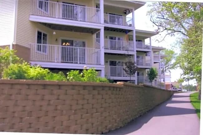 Photo - Angelus Apts