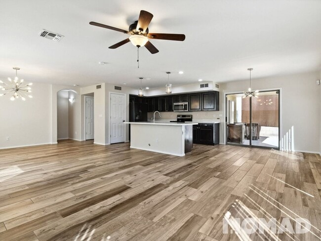 Building Photo - 4 Bedroom Single Family Home in Litchfield Park
