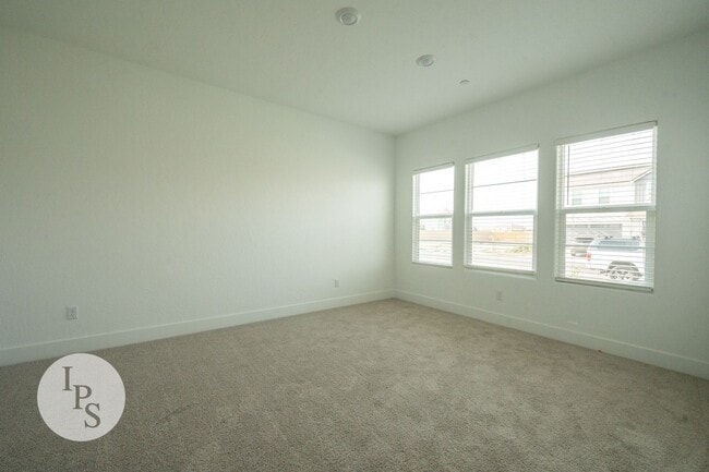 Photo - North Clovis Home, 3BR/2BA + Den/Possible 4th Bedroom - Lots of Amenities!