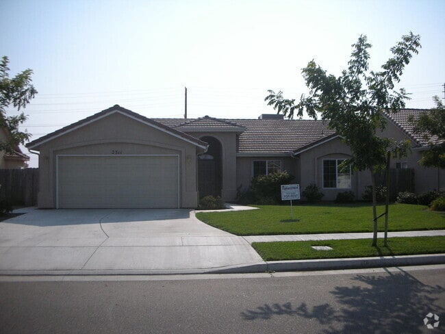 Building Photo - 4 bedroom 2 bathroom house in SE Visalia!