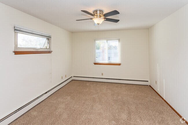 1BR, 1BA - 738SF