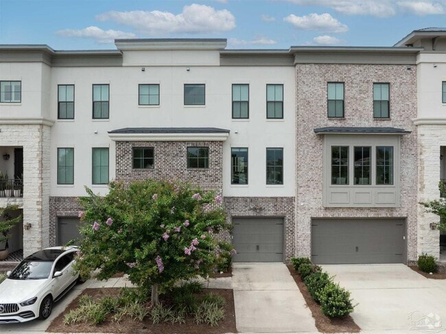 Building Photo - 304 W Romana St Rental