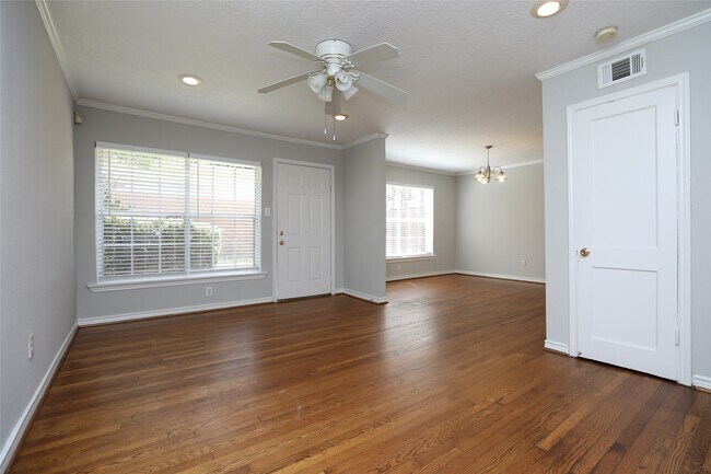 Photo - 1820 Binz St