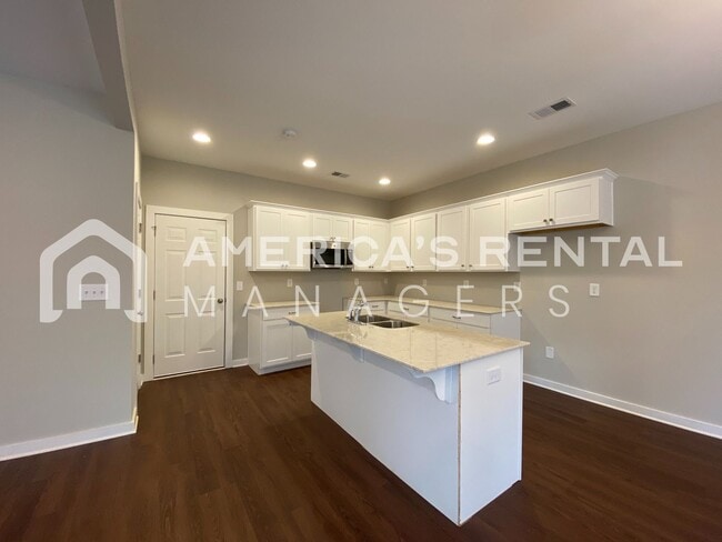 Photo - 7950 St.James Dr