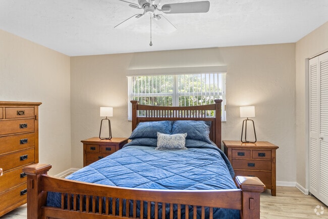 1 habitación, 1 baño - 680 pies cuadrados - Dormitorio - Taylor Creek Condominiums