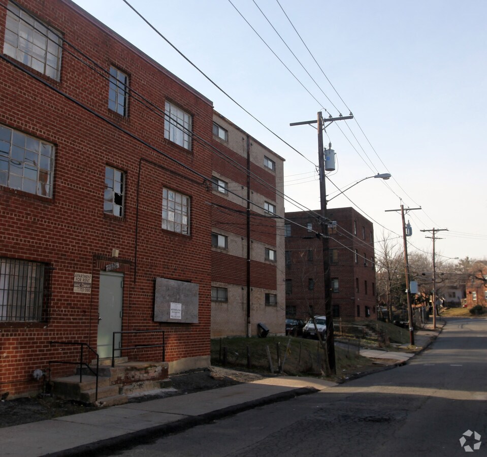 Photo - 2930 Knox Pl SE