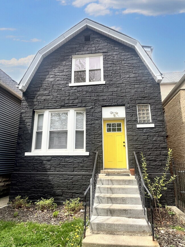 Photo - 2908 N Talman Ave Unidad 1