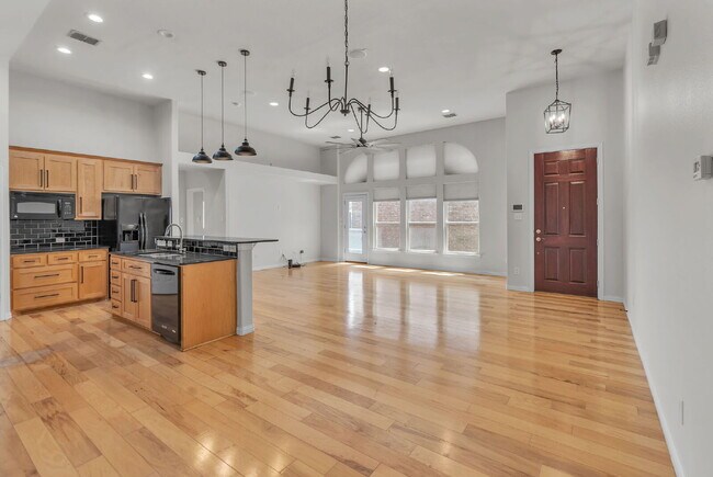 9129 Cottonwood Village Dr
