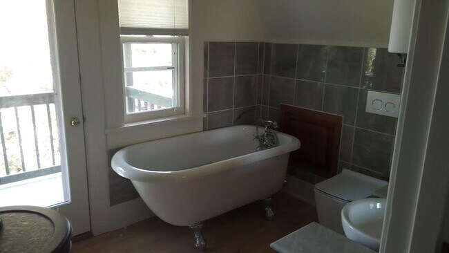 Photo - 517 N Bateman St